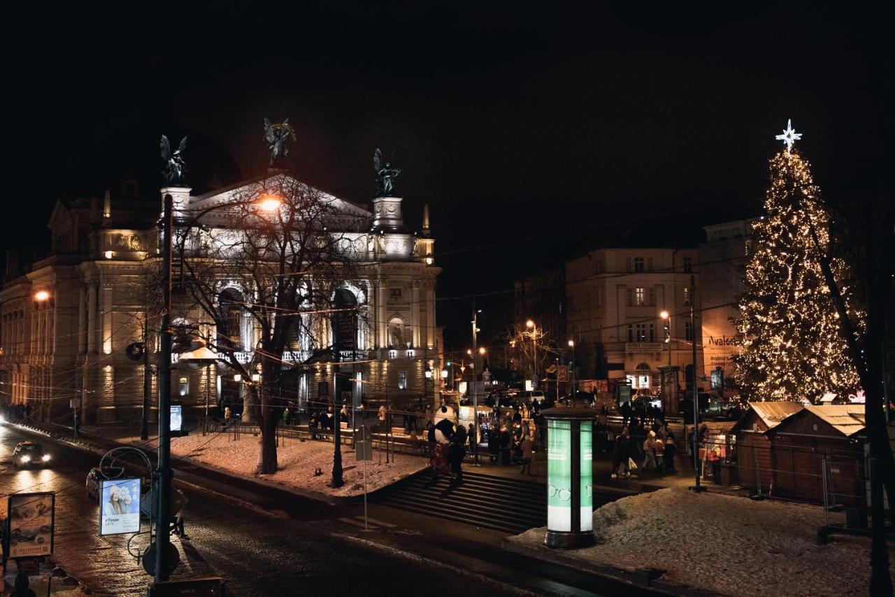 Апартаменти З Виглядом На Оперний Театр Lviv Exterior photo